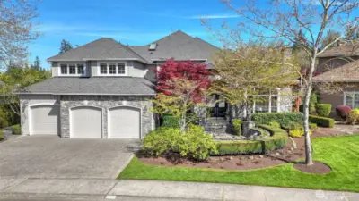 Welcome to the Montrachet neighborhood in Sammamish! Located on the 15th fairway of the Plateau Golf course, this unique floor plan has so much to offer.