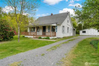 Cute Main home on over 23,000 squ ft.