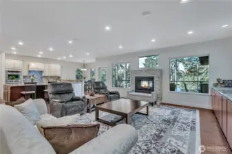 Great room with inside/oude fireplacets