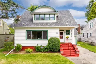 Welcome to 514 Carlyon Avenue SE! This charming 1930's craftsman bungalow is sited on a .15 acre lot in the popular, established Carlyon District of the Governor Stevens Neighborhood.
