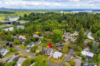 Centrally located, just minutes to downtown, Capitol Campus & Lake, restaurants & shopping!