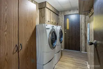 Utility room leading to back door. Washer and Dryer Stay