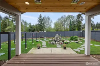 Low-maintenance Trex deck – perfect for BBQs and entertaining. Gas line ready for BBQ