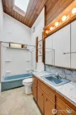 Main floor full bath with vaulted ceilings