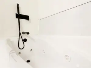 Jetted spa soaking-tub