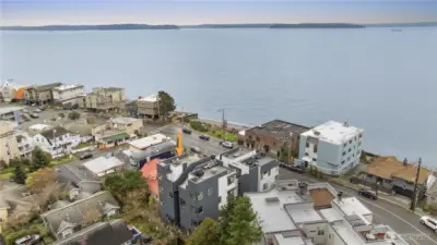 Minutes to Alki, Lincoln Park, and the vibrant West Seattle community
