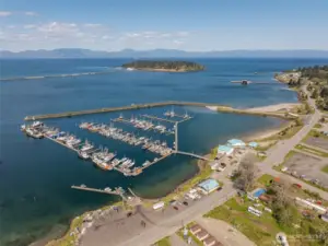 Local Neah Bay marina
