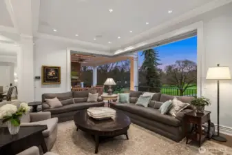 This space is everything...fun, beautiful and offering the best of Medina both inside and out.