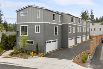 Photographs are for illustrative purposes only. Features, finishes, interior/exterior colors, landscaping and floorplan shown may vary from actual homes built.