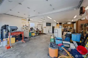 Already equipped with Gas, heater, Bathroom, and plenty of power to make into a large studio or 1 bedroom Suite for further income.