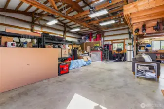 2 large bay doors with so much space for storage or vehicles