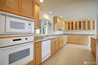 Plenty of space to entertain while the chef prepares dinner.