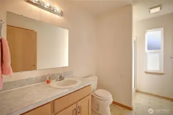 Guest bathroom located between both guest bedrooms.