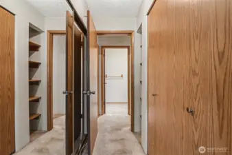 Bed rm w/ built-in closet & mirror doors