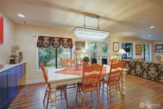 Dining Room w/ Built-Ins~