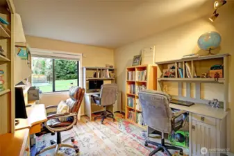Bedroom/Office w/ High Speed Broadband~
