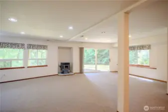 basement also has large pantry closet and bathroom