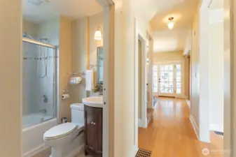 Full main floor bathroom