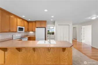 Kitchen w/Eating Bar, Cabinets to the Ceiling, Tile Backsplash and Pantry!