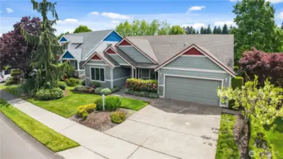Fantastic Setting. Built in 2004 by Zetterberg, one of the area's premier homebuilders.