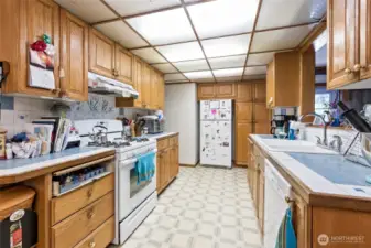 View of the kitchen from the dinning room