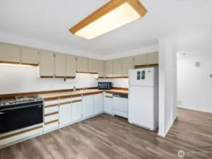 Very clean and well kept kitchen, easily move in and live in as such, or update to your liking!