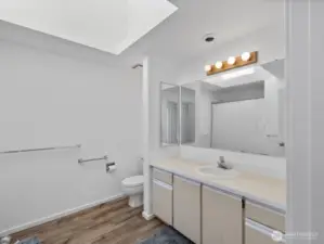 Full main bath ready for your updates!