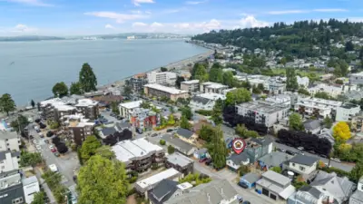 Steps to Alki Beach!