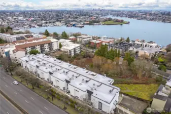 Note the east-side units at this complex, which act as a very impactful buffer between #107 and Aurora Ave.