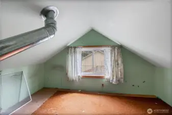 Upper floor room - no heat or handrail to upper floo
