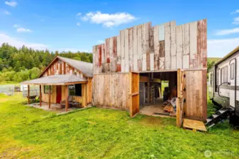 Potential DADU to the left, barn to the right...