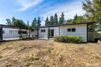 Big backyard perfect to build DADU. Buyer to verify.