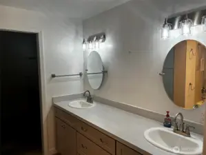 Double bathroom serves 2 bedrooms. Walk thru to laundry room.