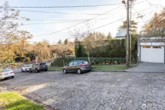 full side view of 800 sq ft lot