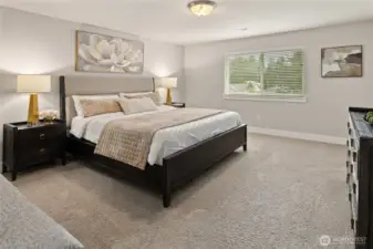 Spacious primary en suite