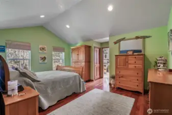 Large primary bedroom.