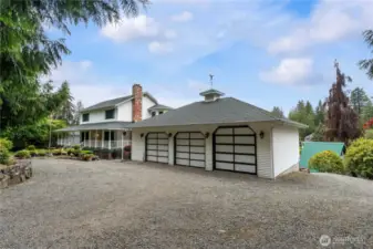 2 separate tax parcels located in the highly sought after Lakeridge Cove.  1120 square foot detached garage located on 2nd parcel