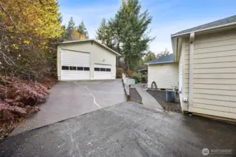 Large 896 sqft heated shop with 15 foot ceilings and powered doors.