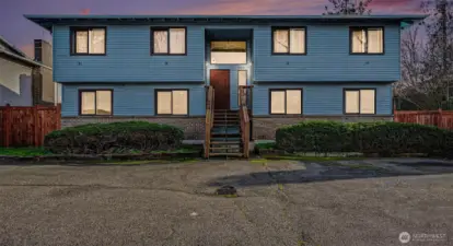 4PLEX - 2BD/1BA + Parking