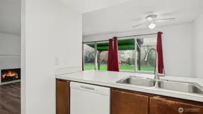 Kitchen w/ all appliances