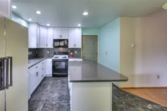Now let's take a look at this beautifully remodeled kitchen.