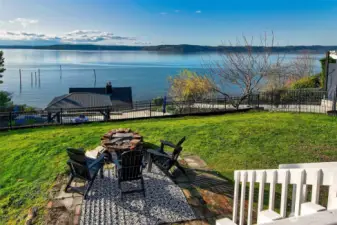With the Olympics on the horizon and the waters of Puget Sound shimmering below, this west-facing firepit lawn sets the stage for unforgettable evenings. Roast marshmallows beneath a blanket of stars, swap stories as the sun dips behind the islands, or simply sit in silence, soaking in the expansive beauty of Caledonia Cove.