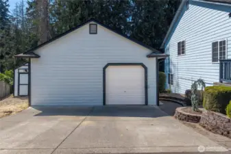 Huge Detached shop/Garage