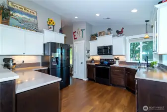 Spacious counters, quartz counters & undermount lighting make this kitchen a great place to be
