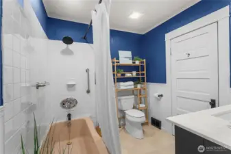 Main level full bathroom