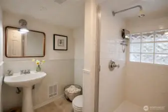 Lower level 3/4 bathroom.