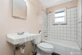 Full Bathroom - main floor