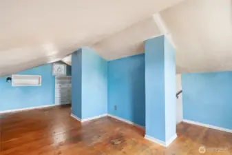 Upstairs bonus space