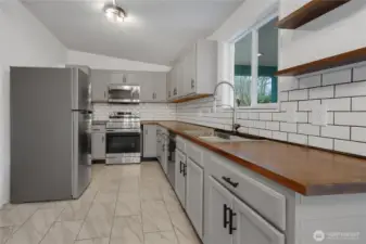 Kitchen appliances all stay