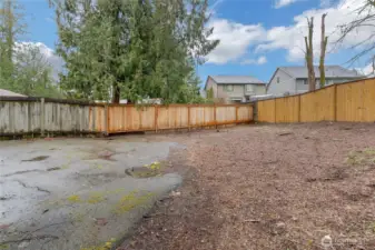 Huge lot, room for RV, Boat and Cars!